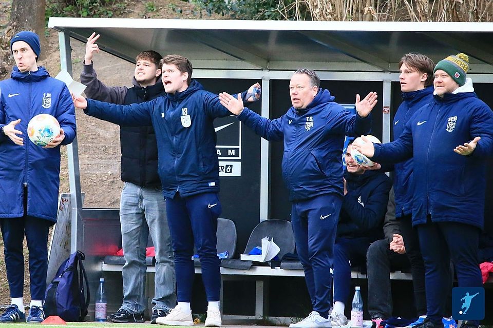 Das 0:1 sorgte für Empörung auf der Bretzenheimer Bank. Das 0:1 sorgte für Empörung auf der Bretzenheimer Bank.