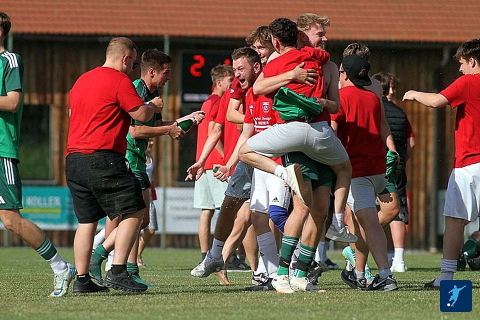Pure Freude in Außernzell: Der BC ist Meister der A-Klasse Grafenau.