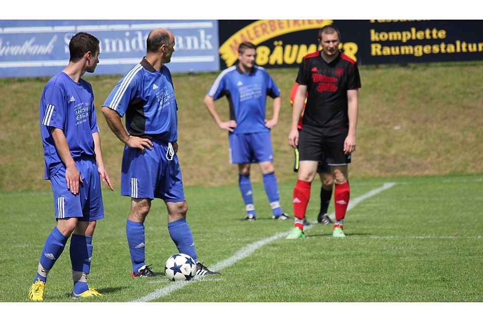 Der FSV Waldthurn (blaue Trikots) muss zum schweren Auswärtsspiel bei der DJK Neukirchen antreten.