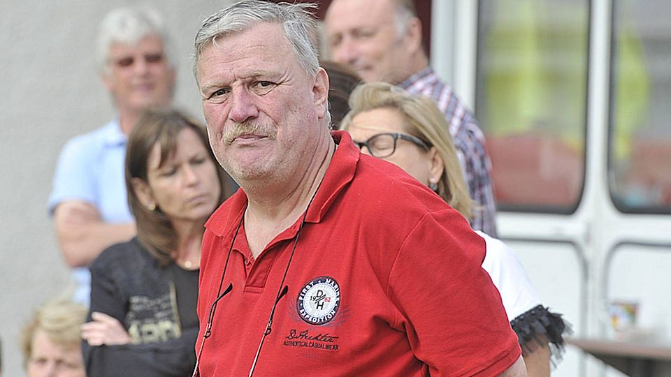 Günther Schmidt lobt grundsätzlich das Verhältnis, das im Amateurfußball zwischen Schiedsrichtern und Spielern besteht. Der Abteilungsleiter des TSV Haunstetten meint, das hätte sich gegenüber früher stark verbessert.
