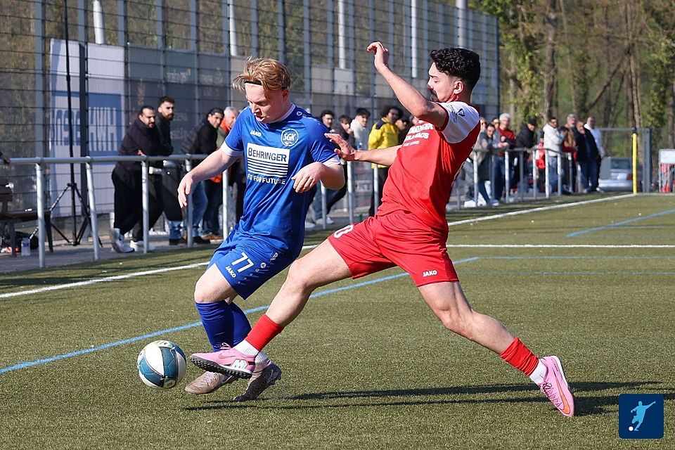 Es ist nicht unwahrscheinlich, dass es Kirchardt (blau) und Eppingen am Saisonende runter in die Kreisliga geht.