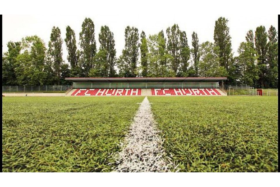 Der salus Park, das Stadion des FC Hürth - Bild: Karl Zylajew