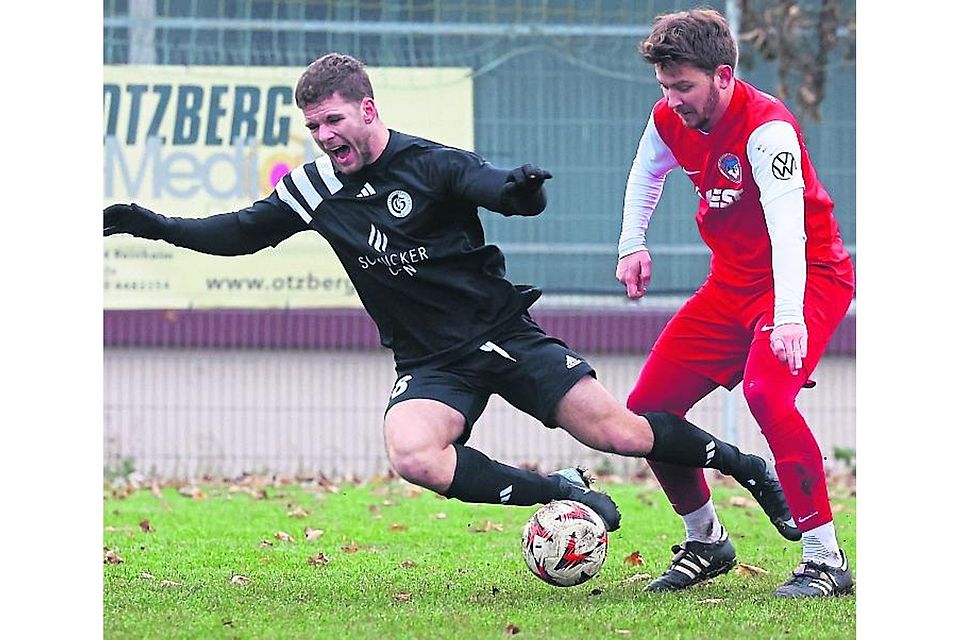 Lukas Köbler (links) trifft für den TSV Günterfürst zur frühen Führung, die Niklas Bahn und die KSG Georgenhausen spät egalisieren.