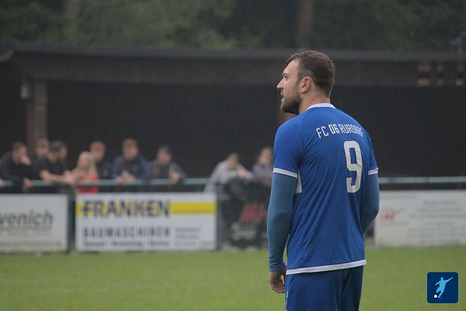 Schönen erzielte alleine im Mai 14 Treffern und traf auch gegen dem Merscher SV doppelt.