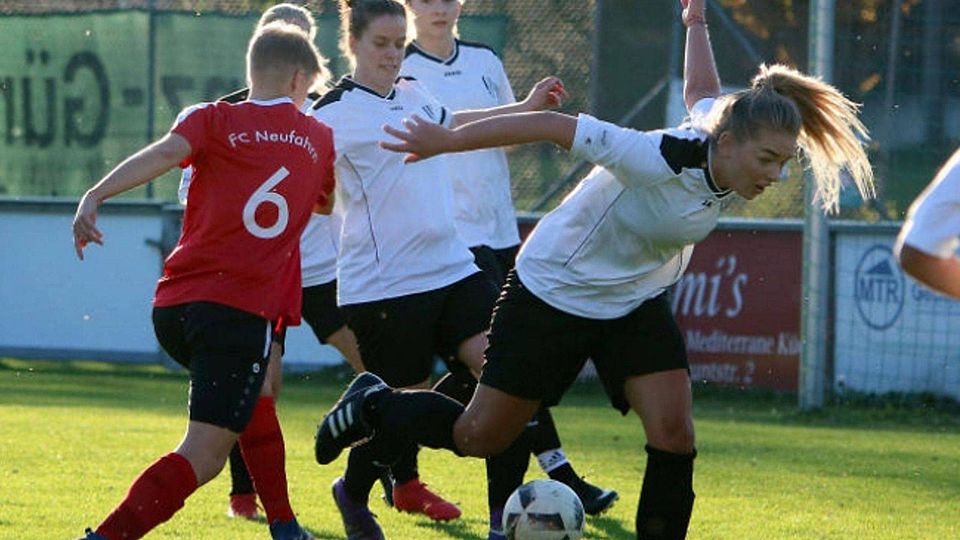 Die Damen des SC Neufahrn verlieren gegen den SV Vötting mit 2:0.