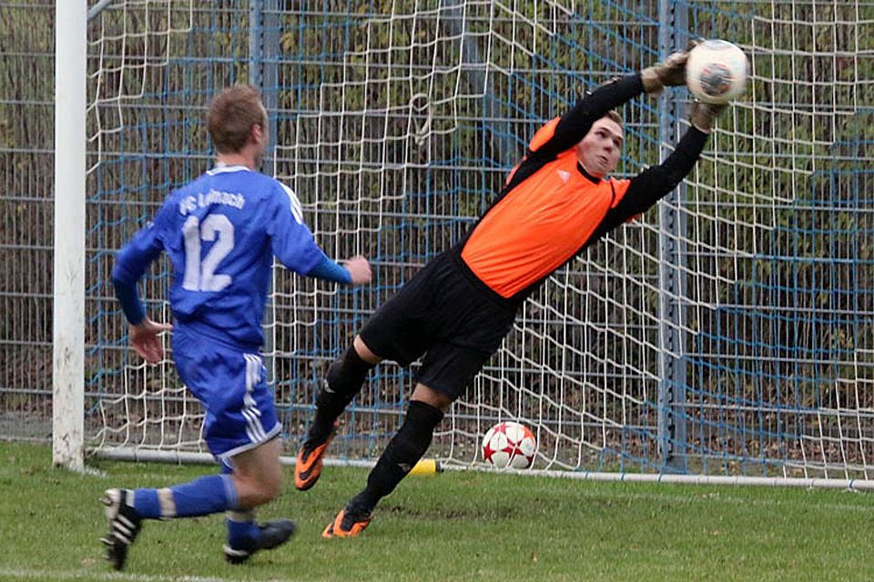 Auf Stegaurachs Torwart Dominik Neblicht wird es auch in Sand wieder ankommen. Foto: Jürgen Stöcklein