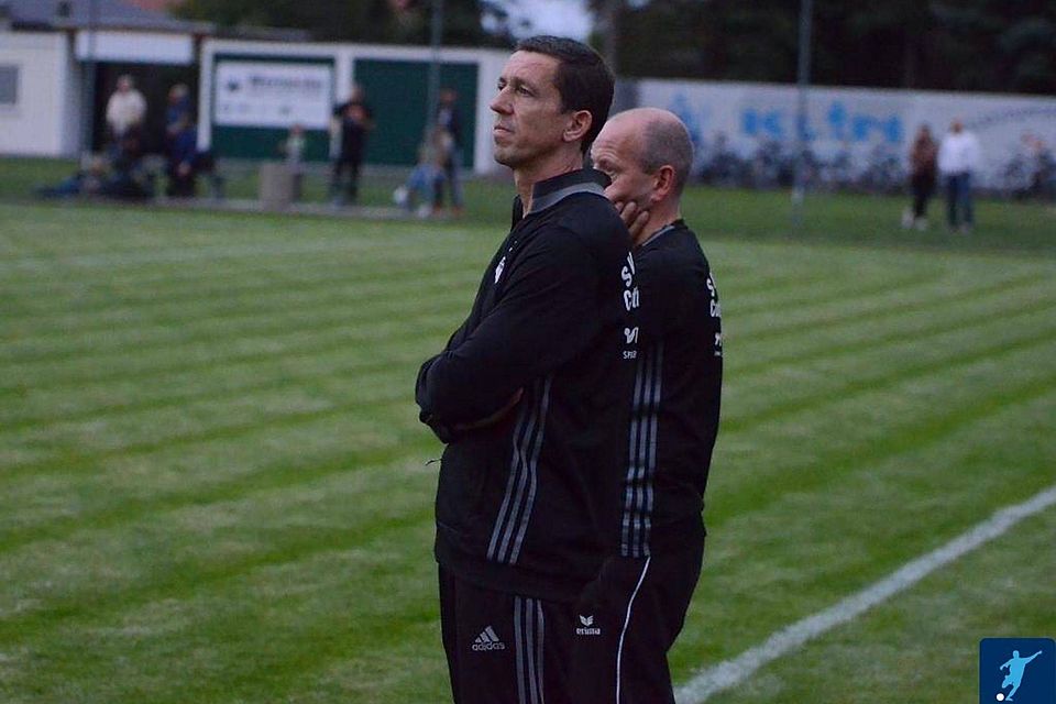 Nach 11 Jahren an der Seitenlinie beim SV Wacker Ströbitz wird Cheftrainer Tino Kandelbinder von der Vereinsführung freigestellt und ist nicht mehr länger Trainer.
