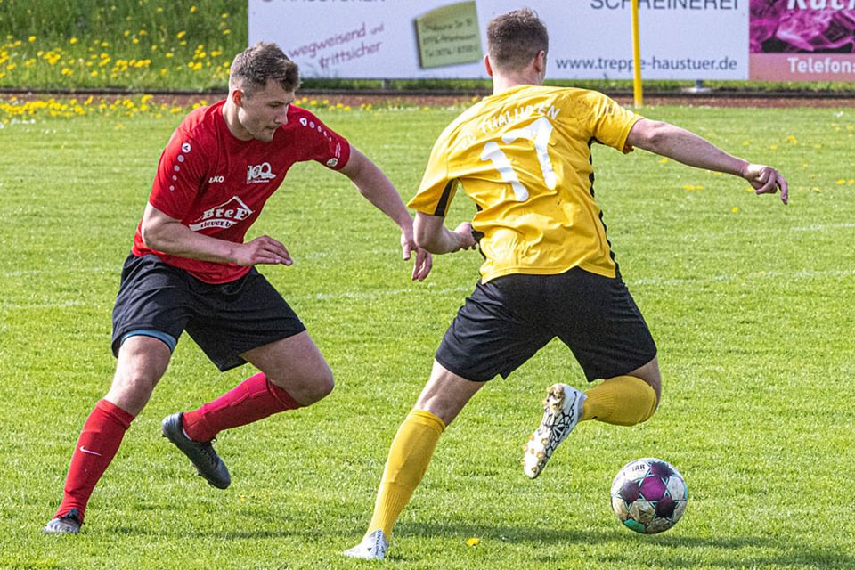 Gregor Mang (in rot) und der TSV Ottobeuren stemmen sich mit aller Macht gegen den Abstieg.
