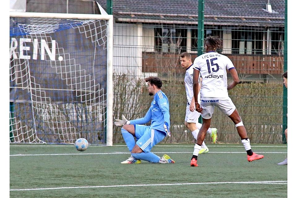 Tor des Tages: Momo Ndiaye schiebt nach vier Minuten zur 1:0-Führung ein.