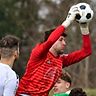 Lukas Kania sicherte dem TSV Dinkelscherben mit zwei gehaltenen Schüssen im Elfmeterschießen den Klassenerhalt. Außerdem verwandelte der Keeper einen Elfer selbst.