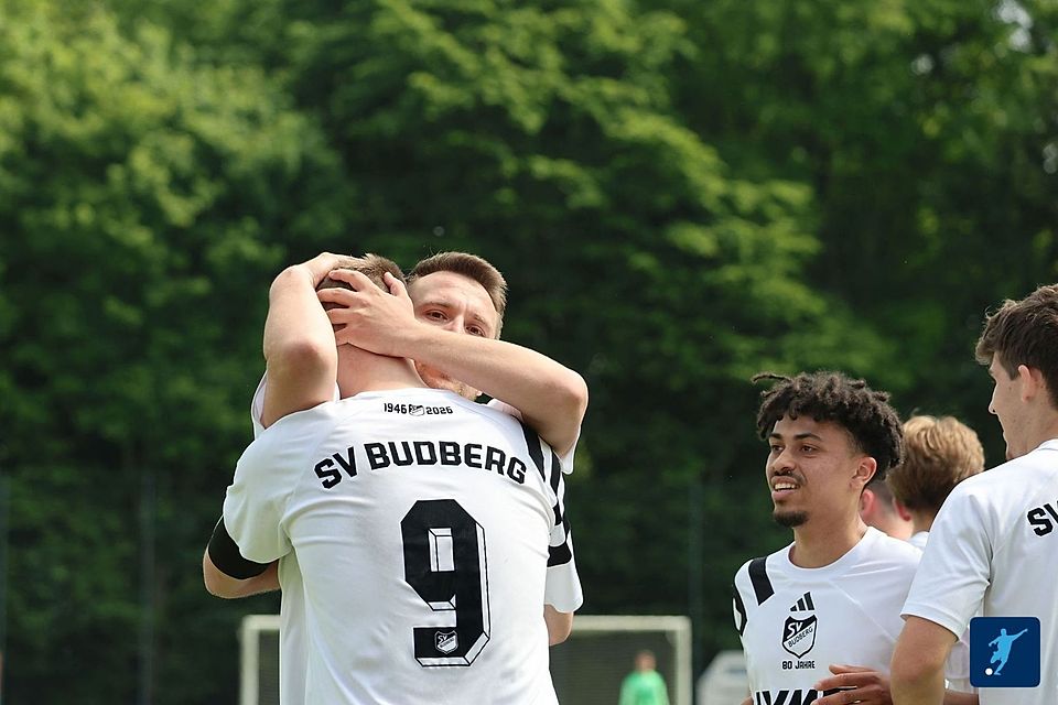 Der SV Budberg feiert einen Last-Minute-Sieg. Der SV Budberg feiert einen Last-Minute-Sieg.