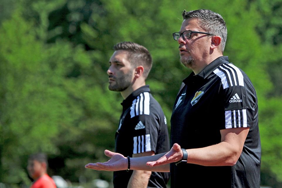 Oliver Neff (rechts) und Michael Hagmann arbeiten beim SV 08 Laufenburg zum dritten Mal als Trainerteam zusammen. Zur Saison 2025/26 trennen sich die Wege vorerst wieder: Hagmann bleibt Coach der Nullachter, Neff übernimmt die SG Weilheim-Gurtweil. | Foto: Matthias Konzok