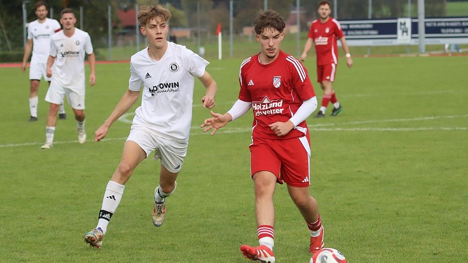 Fußball, Kreisliga 1, Peiting - Burggen/Bernbeuren 3:0, Foto: Roland Halmel, 11.10.2025.