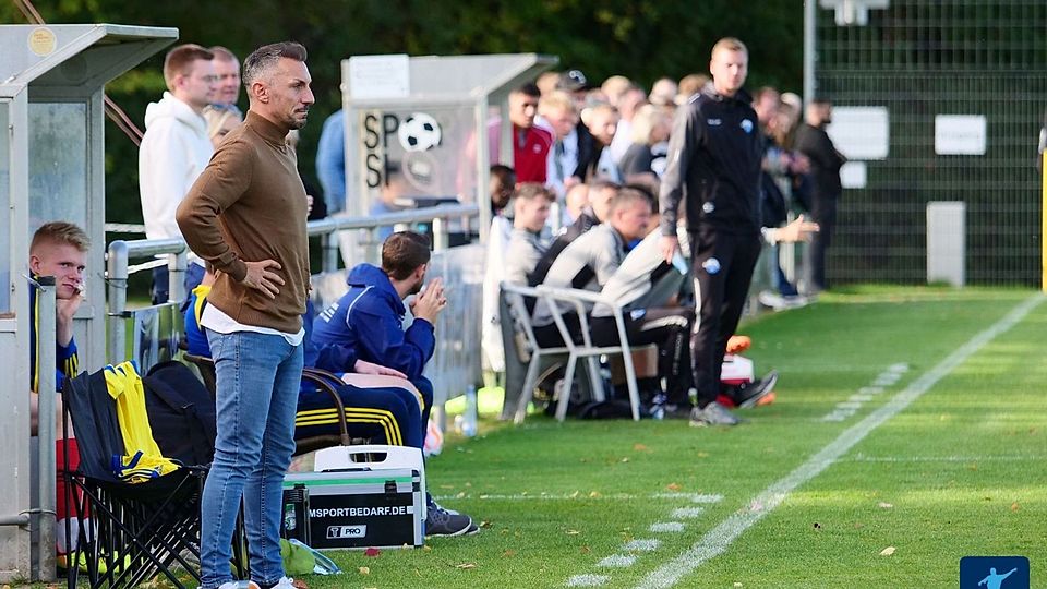 Auf zwei Winterneuzugänge darf sich Vredens Coach Engin Yavuzaslan (links) bereits freuen.