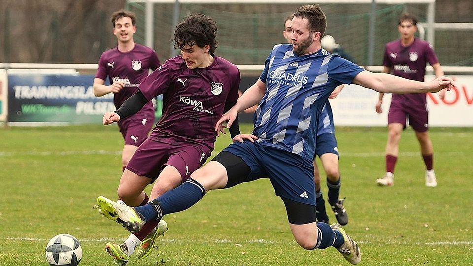 Zurück an der Tabellenspitze, will der SV Schwandorf-Ettmannsdorf II (in Lila) gegen Diendorf nachlegen.