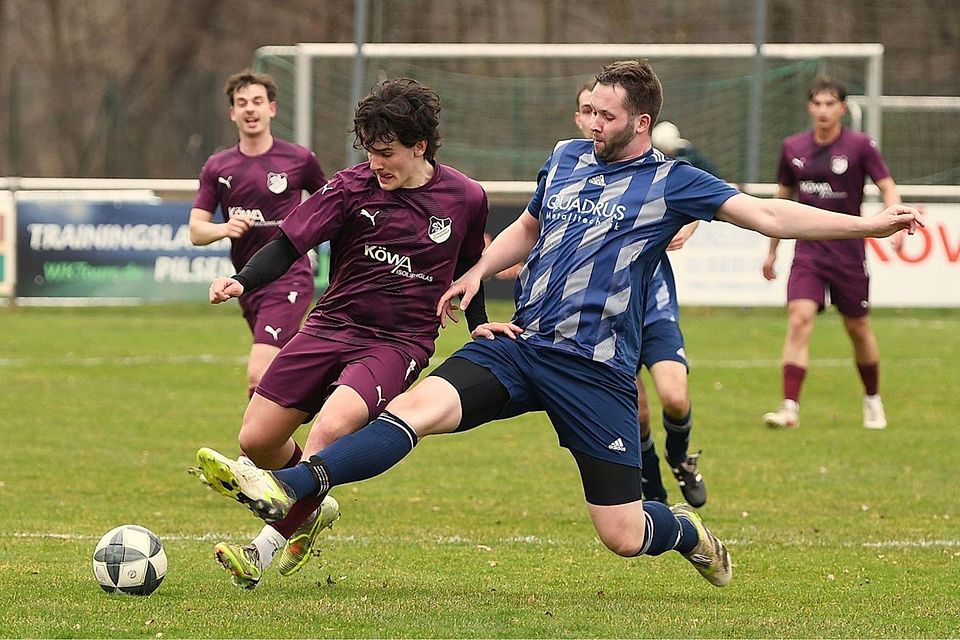 Zurück an der Tabellenspitze, will der SV Schwandorf-Ettmannsdorf II (in Lila) gegen Diendorf nachlegen.