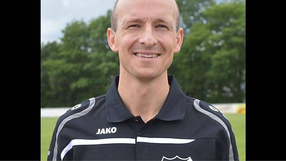 Marco Dießenbacher bleibt ein weiteres Jahr Chefcoach des 1. FC Burgkunstadt  Foto: Czepera