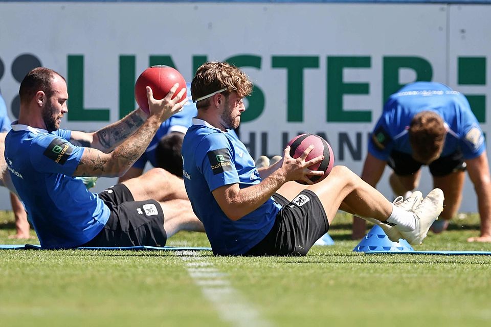 Ackern für den Aufstieg: Die Löwen um Patrick Hobsch (li.) und David Philipp ziehen gut mit. Ackern für den Aufstieg: Die Löwen um Patrick Hobsch (li.) und David Philipp ziehen gut mit.