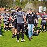 Ausgelassen feierten die Kicker des TSV Waldkirchen samt Anhang auf dem Platz den Titelgewinn.