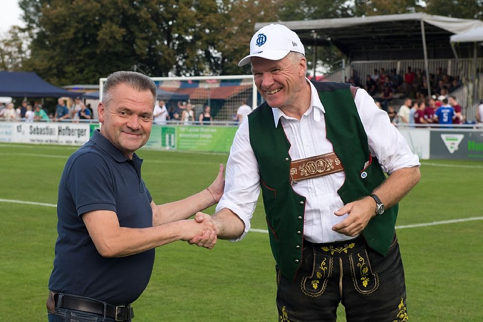 Urbayern unter sich: Haching-Boss Manni Schwabl (l.) und Oberhachings Bürgermeister Stefan Schelle.