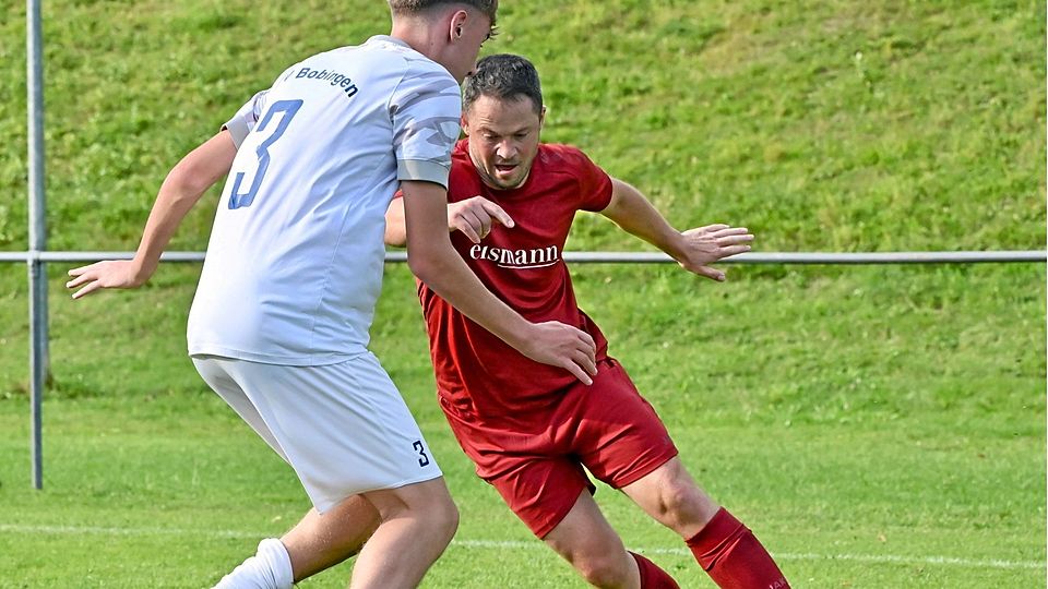 Stefan Maier (rechts) und der TSV Welden hatten gegen Bobingen das Nachsehen.