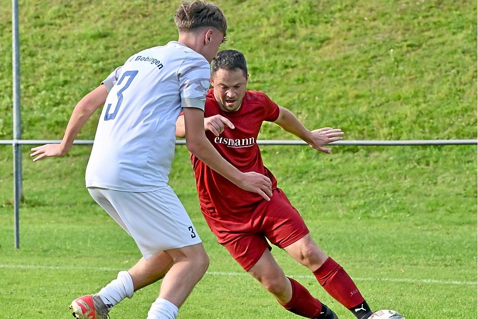 Stefan Maier (rechts) und der TSV Welden hatten gegen Bobingen das Nachsehen.