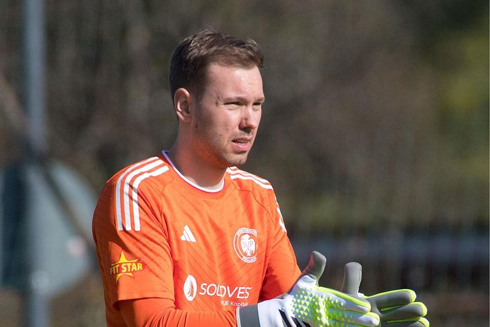Pullachs Torwart Leopold Bayerschmidt ist im heutigen Heimspiel gegen Schwaig wieder einsatzbereit.