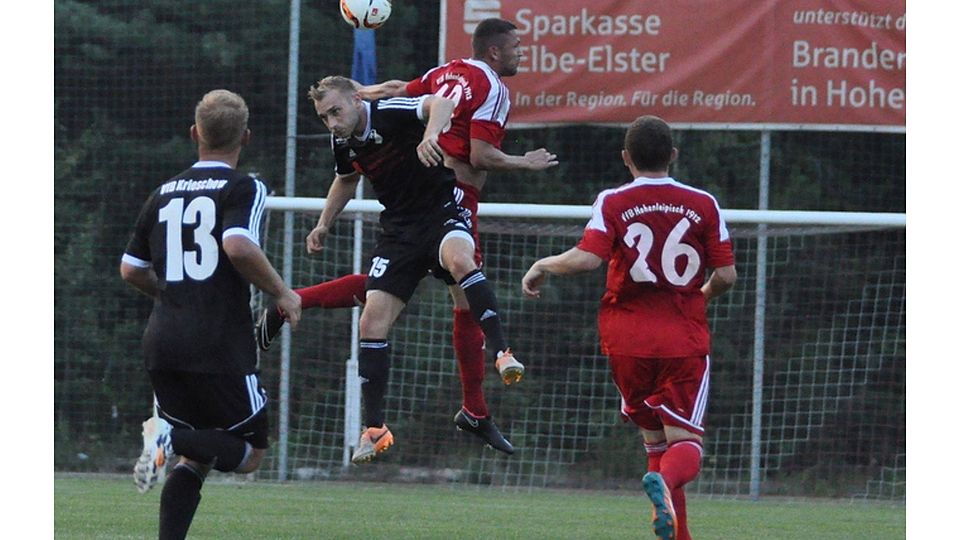 Beim Saisonstart in Hohenleipisch hatte Marten Zittlau (2.v.l.) für den VfB noch doppelt getroffen. F: Thiemig