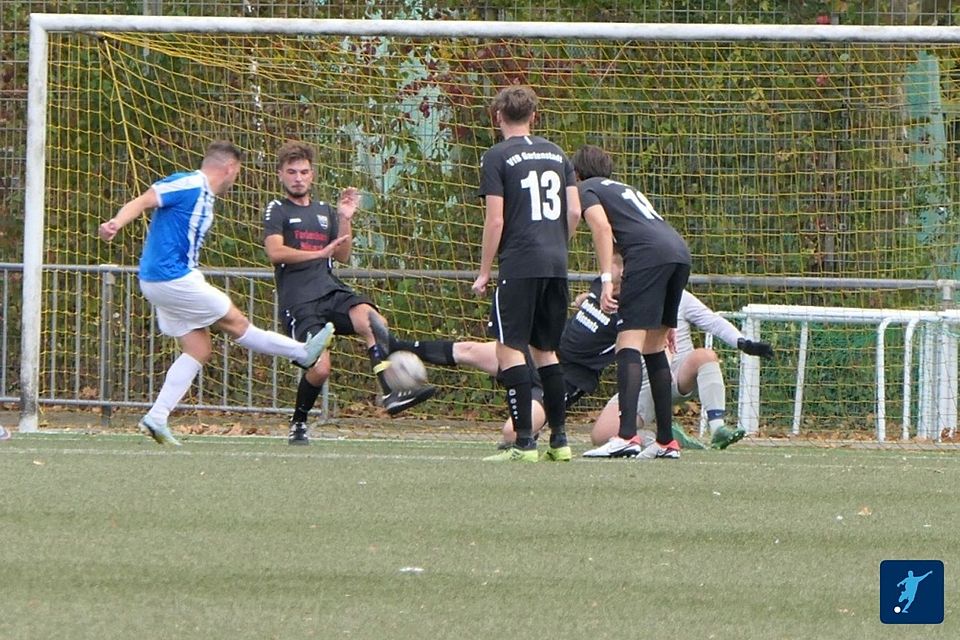 Die Ladenburger (blau-weiß/Archivfoto) stehen nach der Vorrunde hervorragend da.