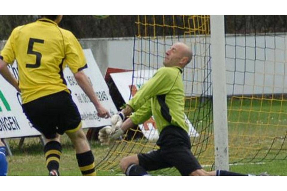 Einer gegen alle: FCM-Keeper Sascha Jost (re.) wurde von seinen Vorderleuten zum Teil sträflich im Stich gelassen.