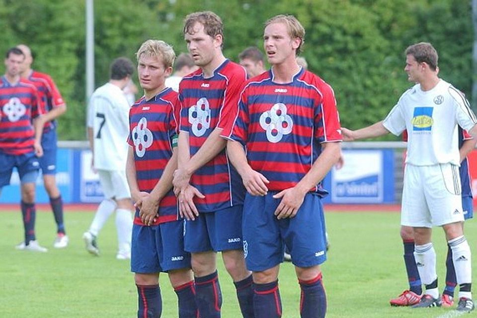 Kapitän Frisch (l.) und drei weitere Kötztinger Spieler wurden beim Spiel gegen Schalding bestohlen Foto:Dirk Meier
