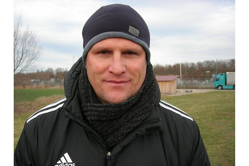Die nächste Saison und seine Zukunft als Trainer ist für ihn noch kein Thema: Wolfram Eitel, Trainer des FV Ravensburg. SZ-Foto: Matthias Rehm