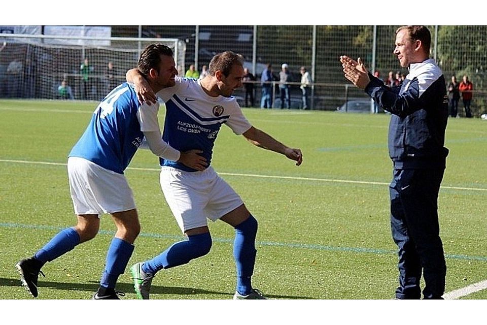 Nach den zwei Siegen binnen vier Tagen in Kelkheim und nun gegen Ruppertshain kommen die Bremthaler Akteure nicht mehr aus dem Feiern raus. F: Strack