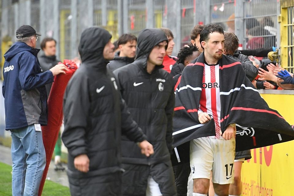 Raus aus dem Regen, zurück in die Sonne: David Schopper (r.) und der SC Freiburg II wollen am Samstag im Dreisamstadion an das gute Hinspiel gegen den FSV Frankfurt anknüpfen.