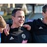 Entscheidung ist ihm nicht leichtgefallen: Maik Schütt (Mitte, rechts daneben Thomas Dietsche) wird den VfL Sindelfingen nach fünfjähriger Trainer-Tätigkeit verlassen Foto (Archiv): Eibner