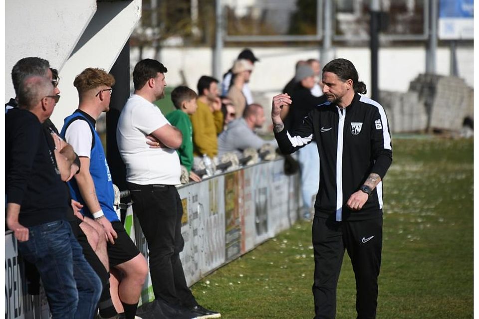 Abschied: Trainer Peter Hernandez-Allmann ist nicht mehr Trainer von Fußball-Verbandsligist SG Langstadt/Babenhausen, der seinen ersten Punkt holte.	Foto: Jens Dörr