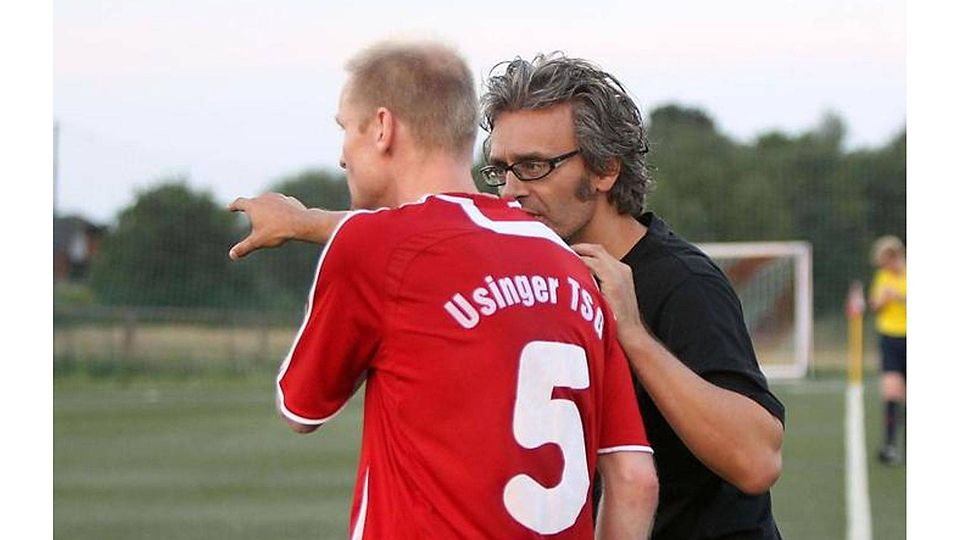 Der Coach und sein verlängerter Arm auf dem Spielfeld: UTSG-Trainer Leo Caic (rechts) und Gregory Strohmann.  Foto: Breier