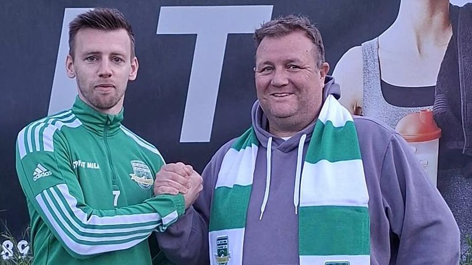 Marcel Kanitz (li.) und Michael Redwitz (re.) bilden das neue Trainerteam beim FC Grün-Weiß Etzweiler.
