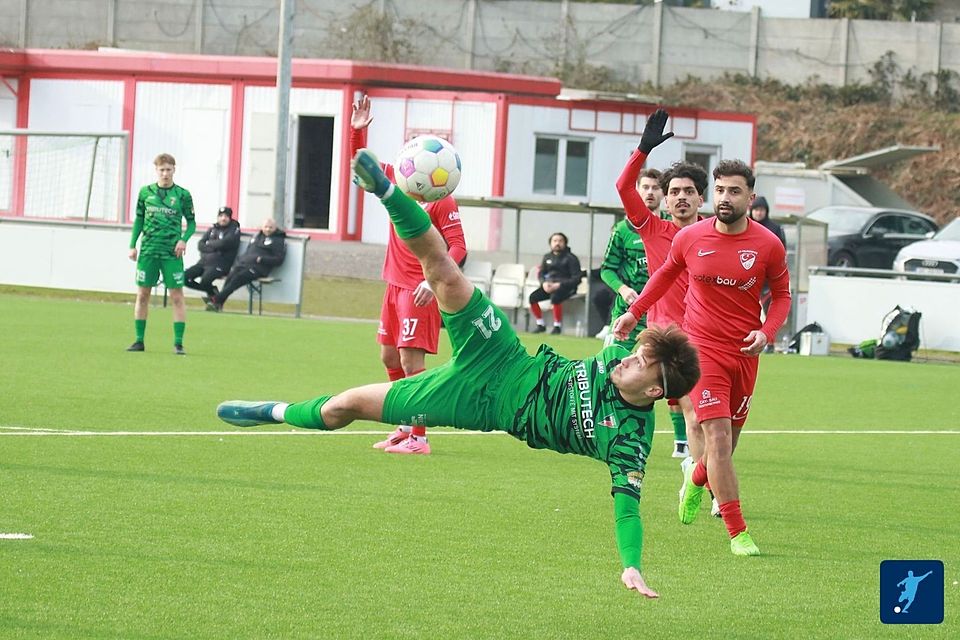 Zum Teil versuchte es der FC Wegberg-Beeck gegen Ay-Yildizspor Hückelhoven artistisch.