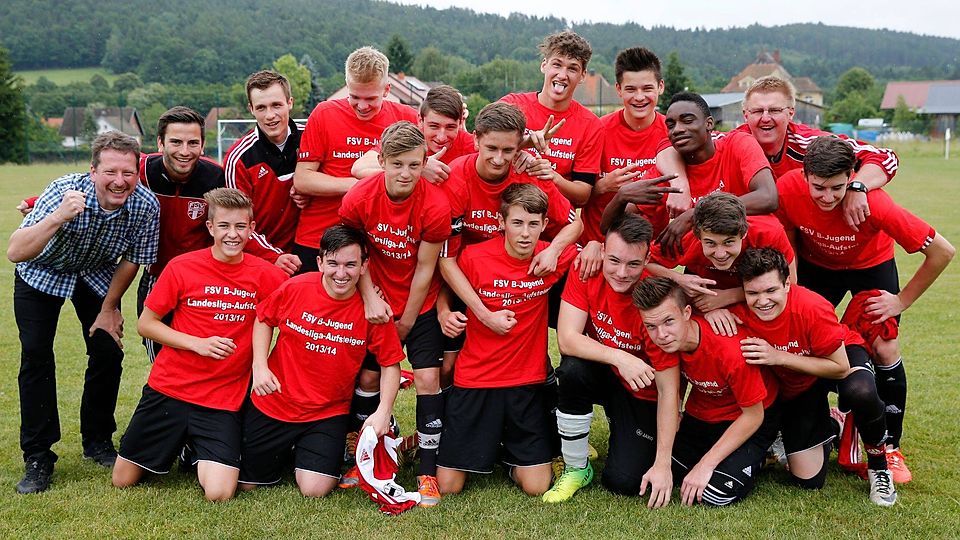 Das siegreiche Team des FSV Bayreuth feierte den Aufsteig in die LandesligaF: Kolb