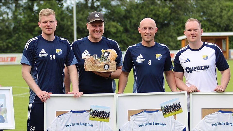 Thomas Lamann (Zweiter von links) während der Verabschiedungen nach der vergangenen Saison. Nach einem Jahr als Co-Trainer ist er nun Cheftrainer. Foto: Berlin