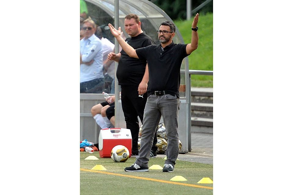 Taner Durdu hat seine Tätigkeit als Coach des abstiegsbedrohten Mittelrheinligisten VfL Leverkusen beendet.