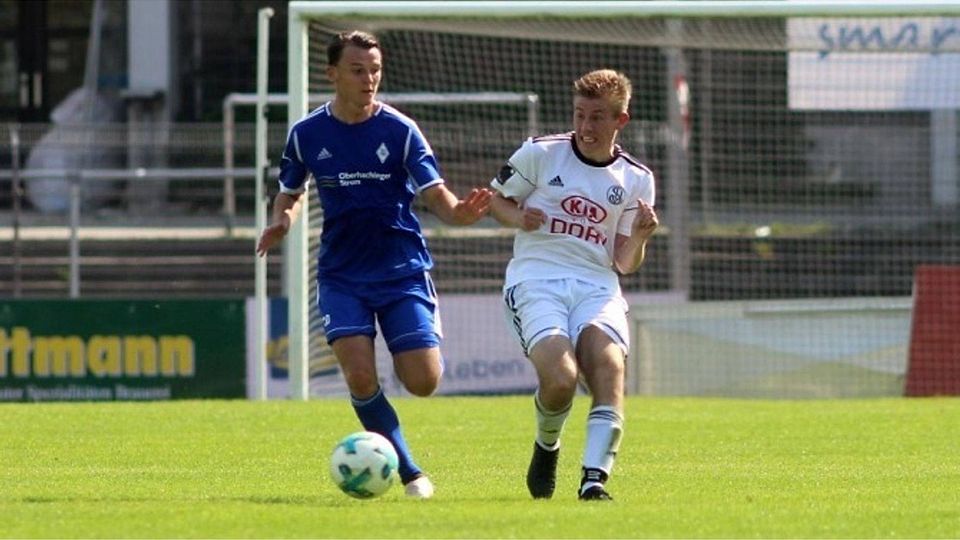 Linus Lorenz (in blau) gehört ab sofort zum Oberliga-Team des VfL.                   F: Herrmann