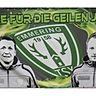 Besonderes Dankeschön: Am Sportplatz hing ein Banner mit dem Konterfei des Trainerduos Kramlinger/Hofmann. foto: sro