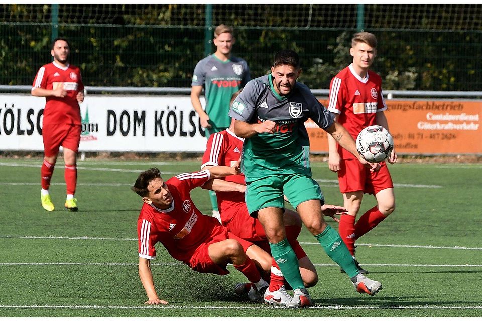 Mit einem 1:1-Unentschieden mussten sich Daniel Dogan (rechts) und der SSV Merten im Landesliga-Derby gegen den SV Wachtberg zufrieden geben.