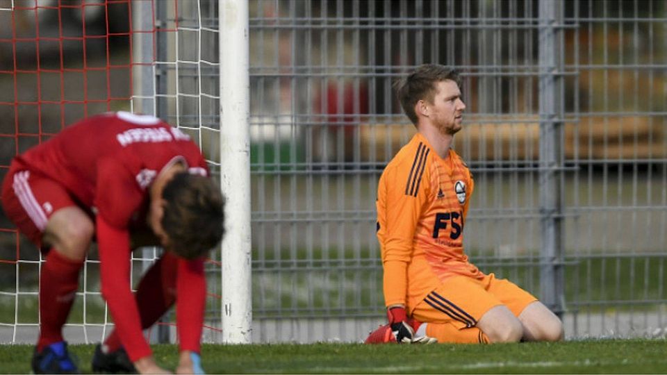Darf das wahr sein: Stegens Keeper Christoph Löffler (rechts) nach dem 0:1 gegen den FC Denzlingen. | Foto: Seeger
