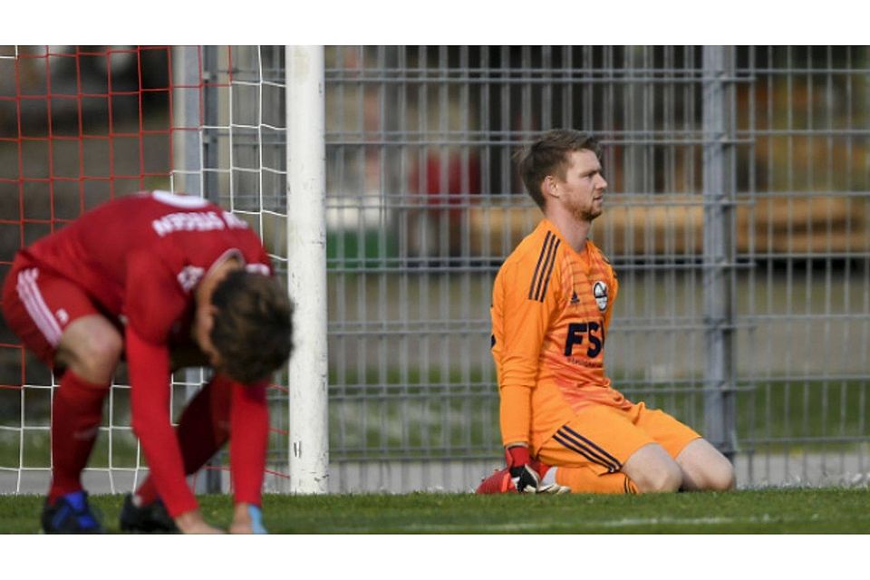 Darf das wahr sein: Stegens Keeper Christoph Löffler (rechts) nach dem 0:1 gegen den FC Denzlingen. | Foto: Seeger