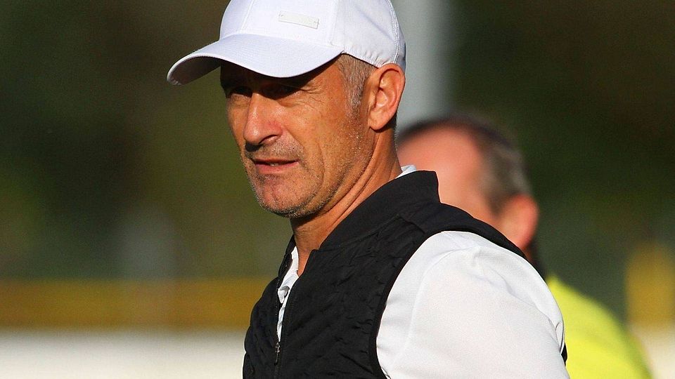 Oliver Hampe legt nach der Saison sein Traineramt beim SV Neufraunhofen nieder.