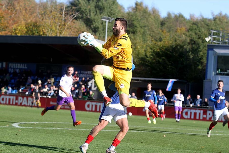 Springen Keeper Christopher Newe und der VfR Neumünster auf den 6. Platz in der höchsten Landesklasse. Springen Keeper Christopher Newe und der VfR Neumünster auf den 6. Platz in der höchsten Landesklasse.