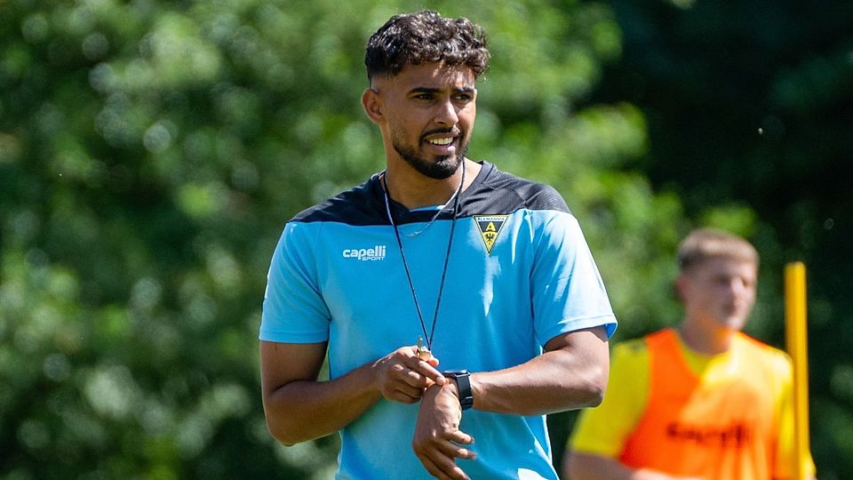 Ilyas Trenz steht zusammen mit Carsten Wissing am heutigen Abend an der Seitenlinie